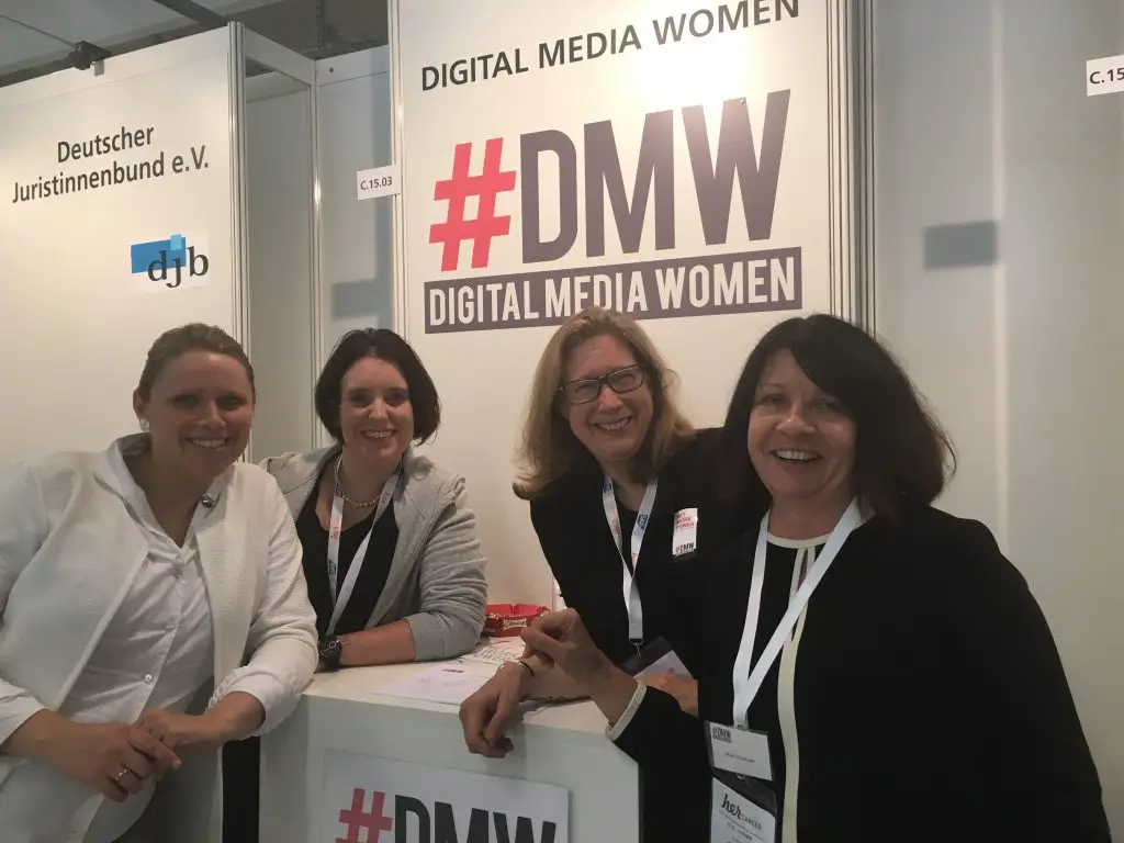 Messestand auf der herCAREER