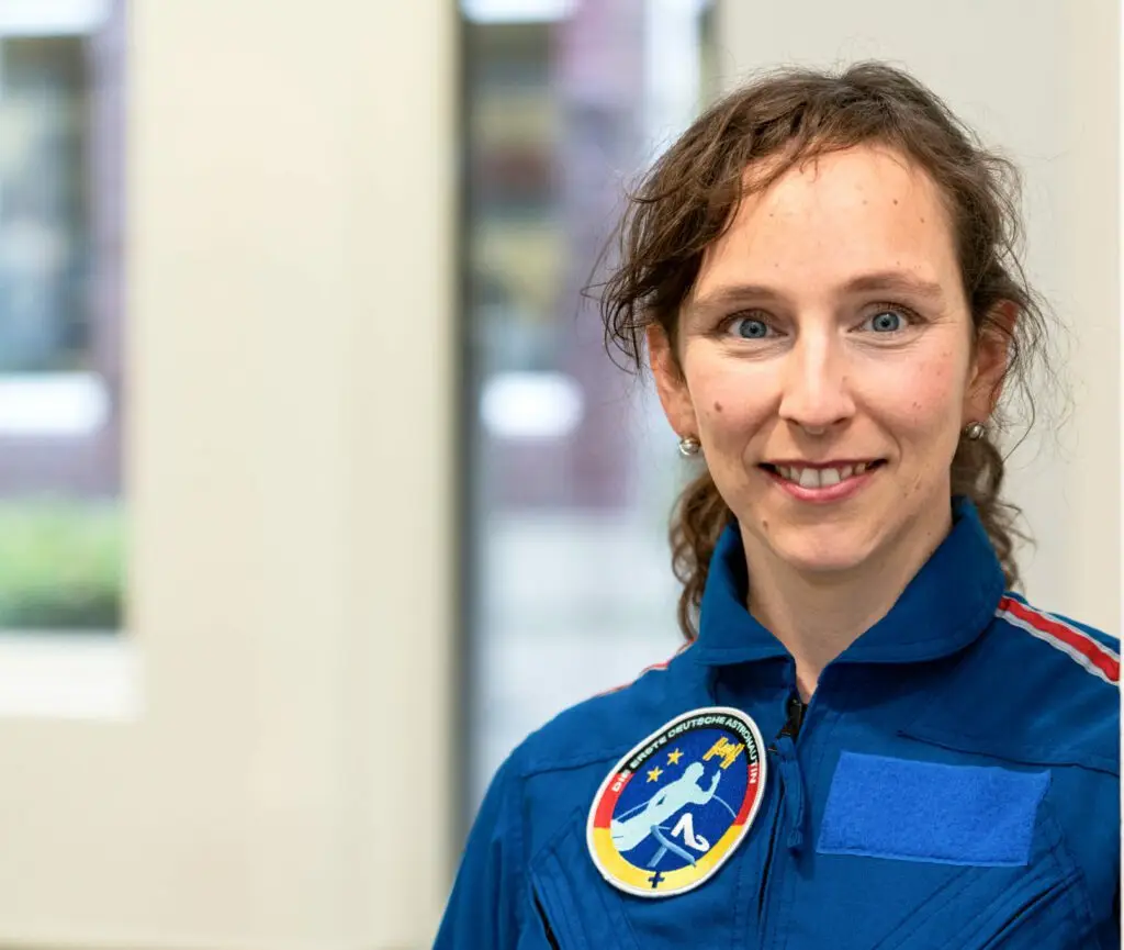 Portraitbild von Suzanna Randall, die als erste deutsche Astronautin in den Weltraum fliegen will