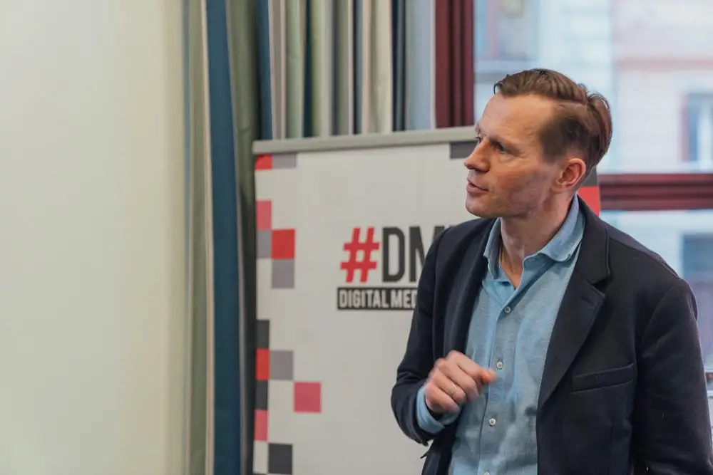 Jan Kühne, M.M. Warburg & Co Bank, bildet den Auftakt zum #DMW Panel "Kümmert euch um eure Finanzen! Die Rente ist nicht sicher!"