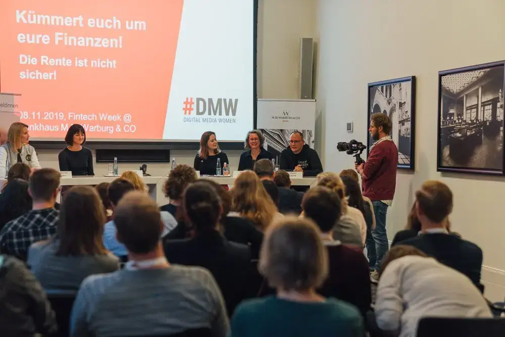 "Kümmert euch um eure Finanzen". #DMW Fachpanel mit Katharina Bremer, Bente Lorenzen,
Sandra Roggow, Dani Parthum und Daniel Korth.