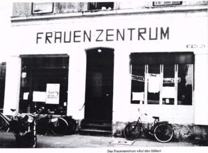 Schwarz weißes Bild vom Bremer Frauenzentrum Auf den Häfen, 1975